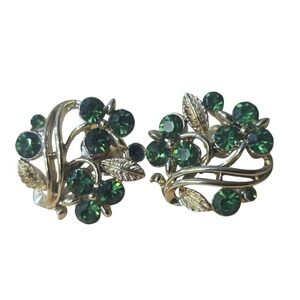 Lisner Vintage Emerald Green Rhinestone Floral Screw Back Earrings Gold Tone